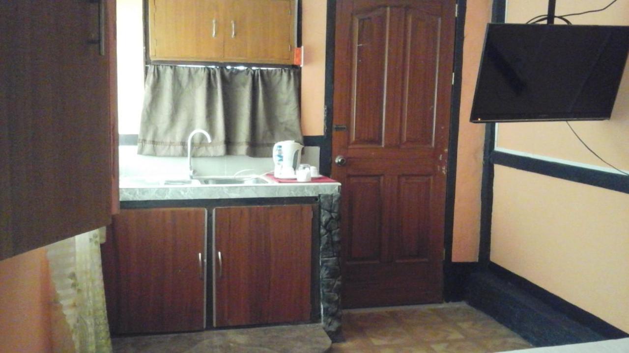 Larmar Bed And Breakfast Puerto Princesa Rum bild